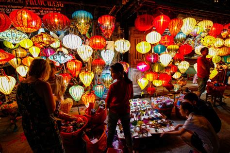 hoi an market hours